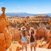 The best things to see and do in Bryce Canyon National Park are to see the amazing views of the hoodoos and rock formations and to hike the many trails through the canyon.