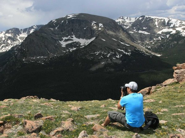 Photographer photo rocky mountain in spring